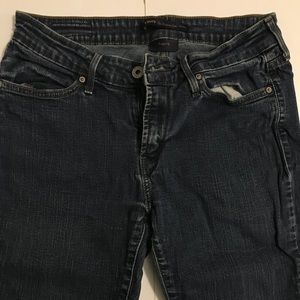 Dark Medium Wash Levi’s Skinny Jeans
